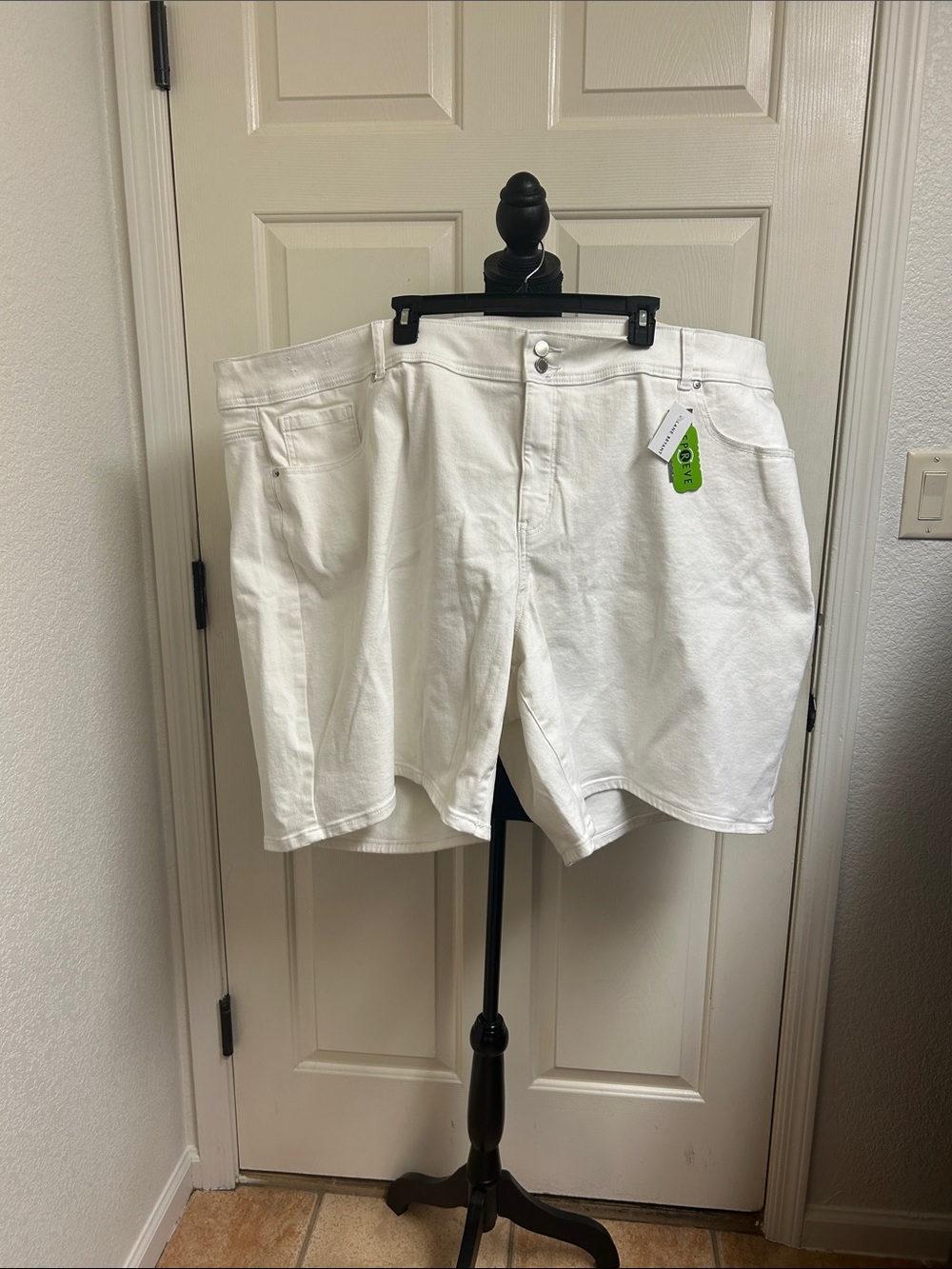 Lane Bryant plus-size white denim bermuda shorts, Size 38/40, New with tags